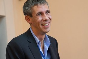 Алексей Панин обнажился на сцене