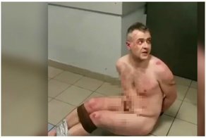 "Развяжи меня и подай руку царю".  Ростовчанин разделся в полиции - видео