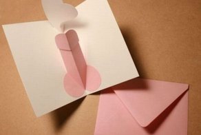 Бабуля попала под суд за пошлые открытки родственникам