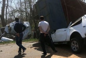 В Адыгее прицеп с зерном раздавил два автомобиля на встречной полосе