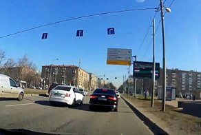 Про направления движения по полосам и боковые зеркала
