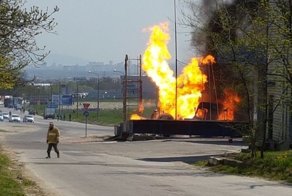 Сбежавшая от водителя фура взорвала заправку под Новороссийском