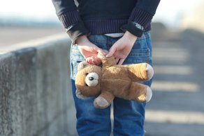 Воспитательница-садистка била и жестоко унижала малышей