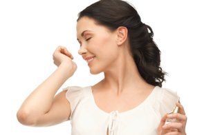 Духи с фекалиями вызвали проблемы с кожей у американских обывателей