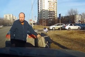 Небольшой утренний конфликт автомобилистов  у школы в Тольятти