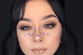 Новый мейкап-тренд — украшенный нос