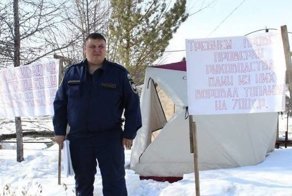 "Пишите расписку, что будете питаться": якутские пожарные объявили голодовку