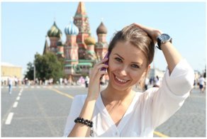 Соблазнят и обезоружат: британских футболистов предупреждают об опасных русских девушках