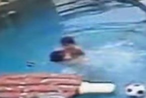 7-летний мальчик пришел на помощь тонущему младшему брату