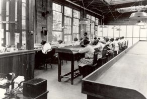 Радиевые девушки: работницы американской фабрики, повлиявшие на историю в 1920-х
