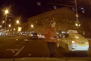 Неудачный урок мстительной дамочки на Мерседесе