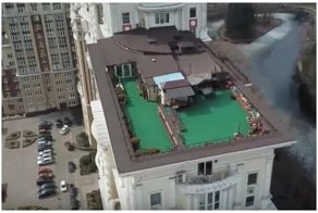 Почти как Карлсон: директор ТСЖ построил виллу на крыше многоэтажки