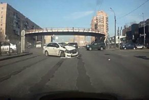 Авария дня. Молодежь устроила серьезное ДТП в Петербурге