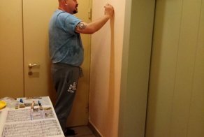 Я разрисовываю с детьми свою лифтовую площадку