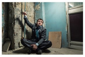 Назад в 90-е: заложник выбросил из окна записку и был спасен