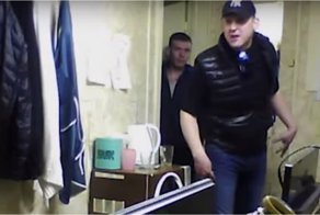 Агрессивный мужчина избил диспетчеров такси из-за хамства по телефону