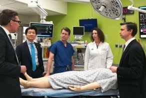 Первая в мире операция по пересадке пениса и мошонки прошла успешно