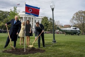 Куча Трампа и Макрона разорвала соцсети