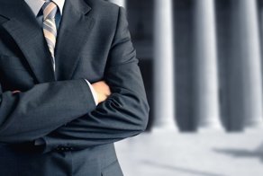 Отчаянного адвоката накажут за проглатывание материалов дела в суде