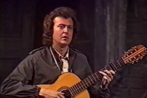 Молодой Юрий Стоянов исполняет песню