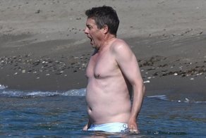 Все еще стесняетесь своей фигуры? Только взгляните на ужасные телеса знаменитостей на пляже!