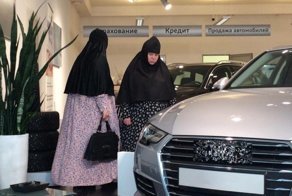 Как на самом деле ведут себя монашки, когда переступают порог церкви