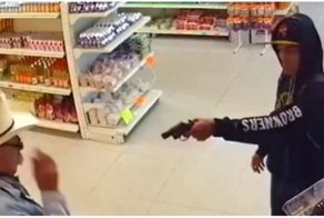 Мексиканский "ковбой" обезвредил вооруженного грабителя голыми руками