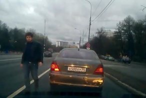 Таксист утихомирил агрессивного товарища струёй газового баллончика