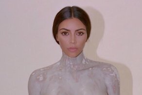 Ким Кардашьян сделала слепок своего обнажённого тела, для создания флакона будущих духов