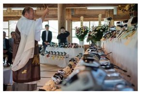 В буддийском храме отпели 114 сломанных роботов-собак