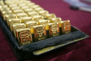 В Южной Корее жители разбрасываются золотом