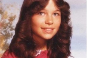 Милая и скромная брюнетка: Памела Андерсон до пластических операций выглядела совсем иначе