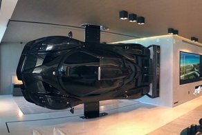 Коллекционер дорогих автомобилей украсил свою гостинную суперкаром Pagani