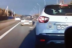 Авария дня. Пьяный водитель устроил лобовое ДТП в Санкт-Петербурге