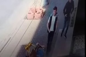 Родная мать узнала школьника-грабителя на видео и сдала его в полицию