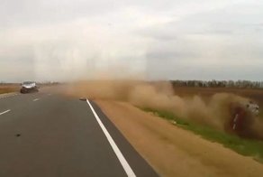 Экипаж ГИБДД попал в серьезную аварию во время погони в Иркутской области