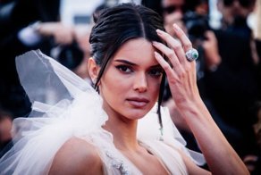 Кендалл Дженнер в платье потрясающей прозрачности шокировала Канны