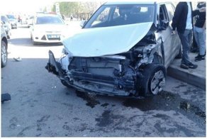 Водитель протаранил десять автомобилей и сбил пешехода: видео