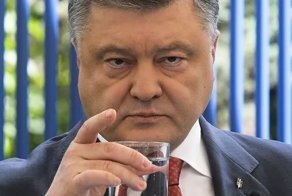 Путин открыл мост, Петя открыл бутылку!