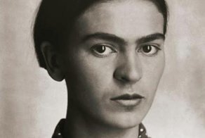 Редкие снимки культовой художницы Фриды Кало 1920-х годов