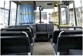 Водитель автобуса вытолкал пассажира из-за грязной одежды: видео