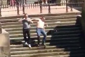 Неуклюжий мужчина совершил эпичное погружение в Темзу