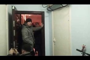 Лютый дед расстрелял коллекторов