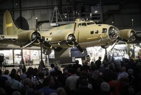 Возвращение "Мемфисской красотки": легендарный бомбардировщик B-17 представлен публике