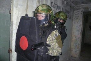 Для чего на штурмовом щите красный знак?