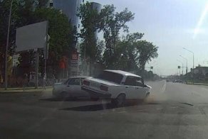 Пять человек пострадали в Краснодаре из-за невнимательности одного водителя
