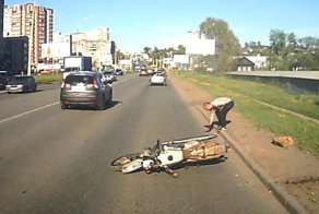 Как-то пьяный возвращался я домой, гнал на всю катушку мотоцикл свой!