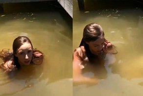Девушка ловит сома голыми руками
