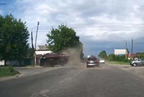 Авария дня. В Курске перевернулась маршрутка