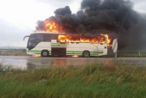 Молния угодила прямо в автобус с пассажирами: видео